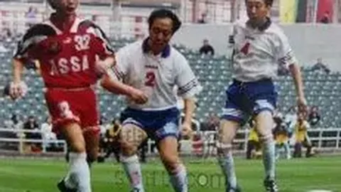 日本队力夺世界杯桂冠，久保建英脱衣庆祝引发热议