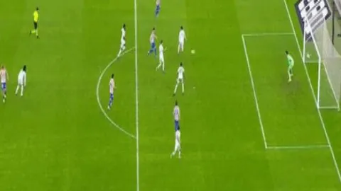 “揭秘：埃弗顿与阿森纳巅峰对决延期至12月20日，联赛杯激情战续写72小时后再现火药味！”